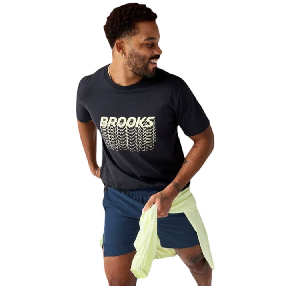 Playera Manga Corta Brooks para Hombre Graphic Short Sleeve Negro