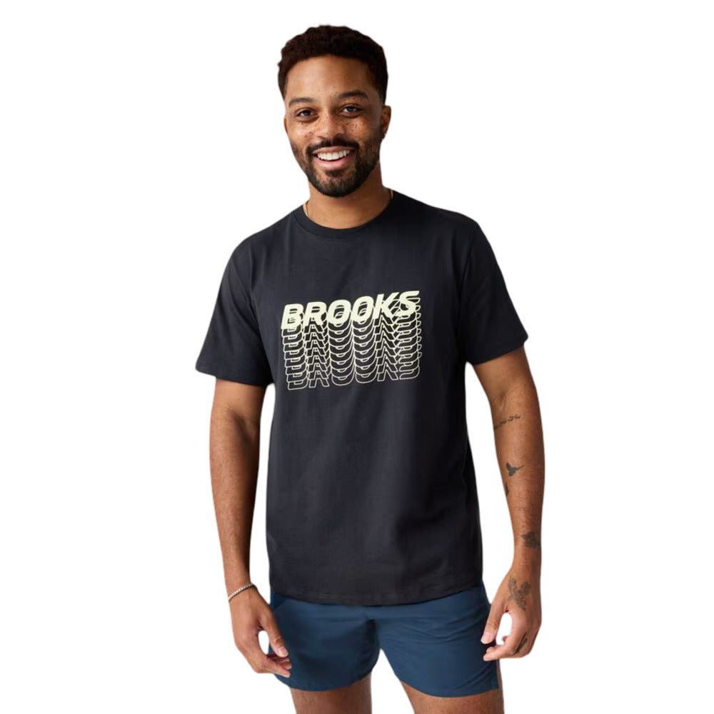 Playera Manga Corta Brooks para Hombre Graphic Short Sleeve Negro
