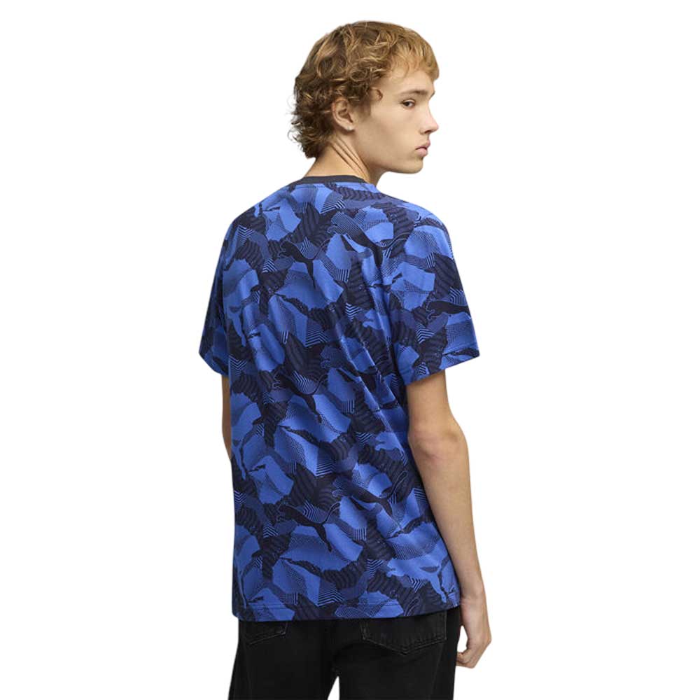 Playera Manga Corta Puma para Hombre Ess Logo Lab Story 2 AOP Tee Azul-Negro