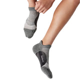 Calcetas Cortas Feetures Unisex Elite Light Cushion No Show Tab Gris